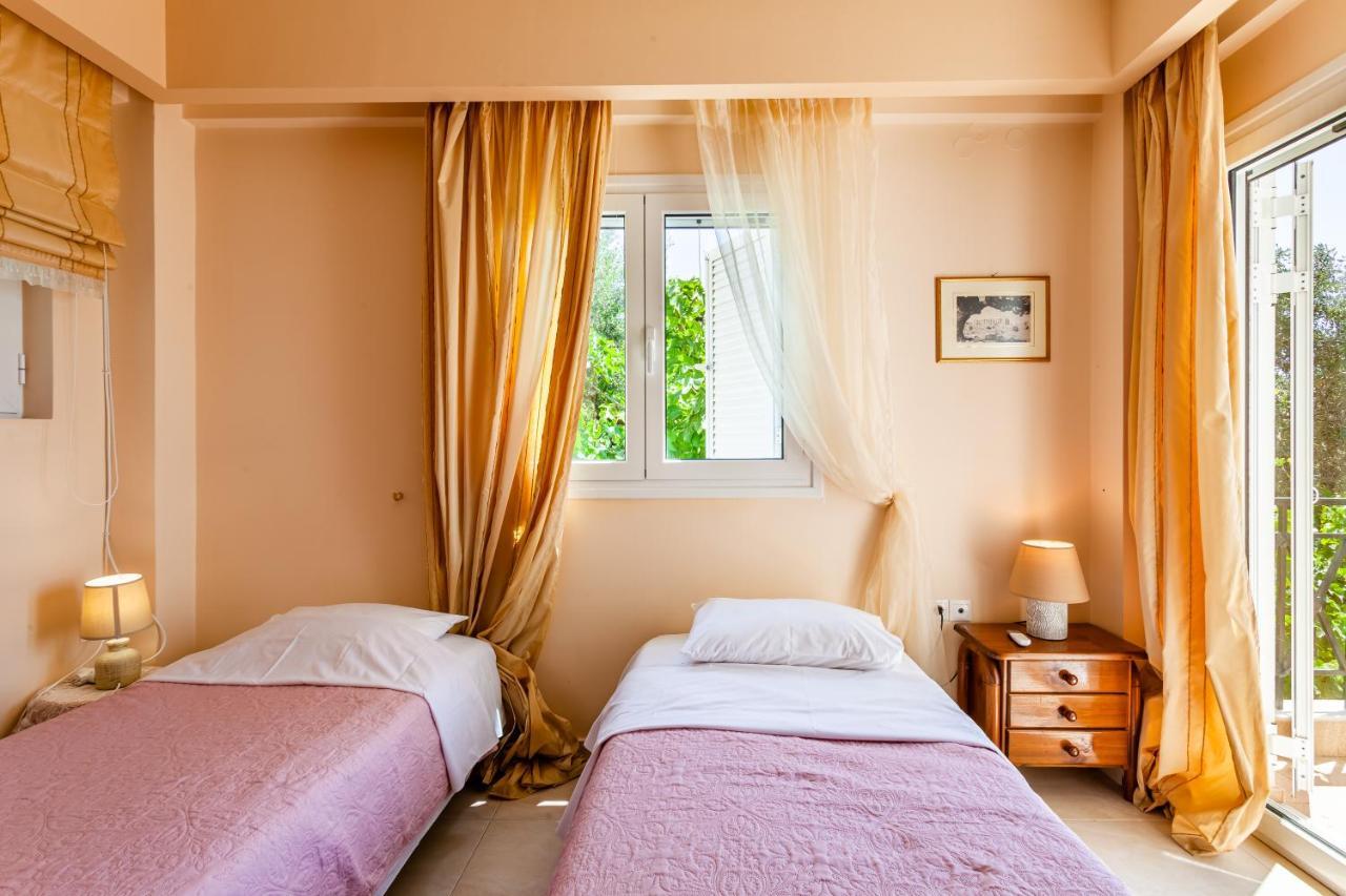 Verga Majestic Sunsets - Elegant & Secluded Retreat Kalamata Ngoại thất bức ảnh